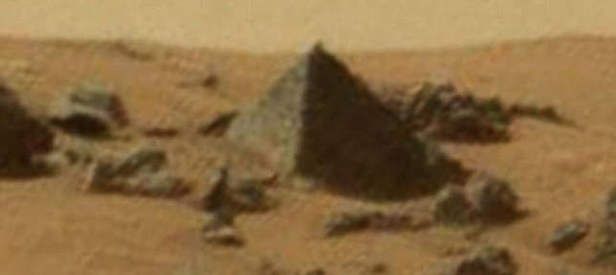 Mars’ta esrarengiz piramit