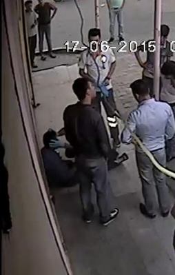 Fenalık geçiren genci ölüme terkedip gittiler