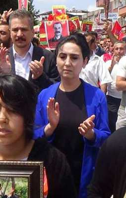 Yüksekdağ terörist cenazesine katıldı