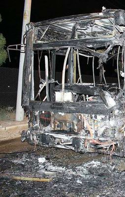 İzmir'de belediye otobüsü kundaklandı