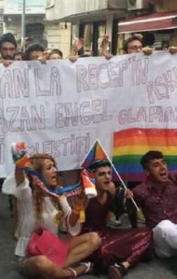 LGBT pankartına suç duyurusu
