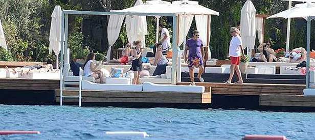 Oğul Castro'nun tatili Küba'yı karıştırdı