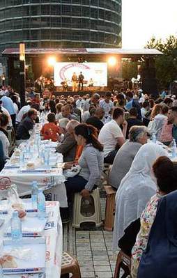"Bereket Konvoyu" Arnavutluk'ta