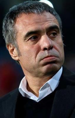 Ersun Yanal istifa etti