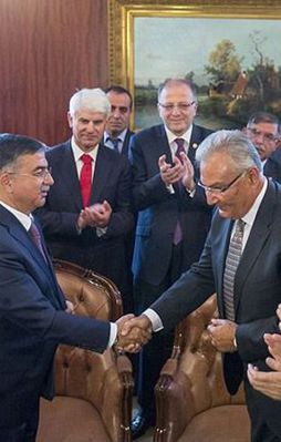 Baykal görevi İsmet Yılmaz'a devretti