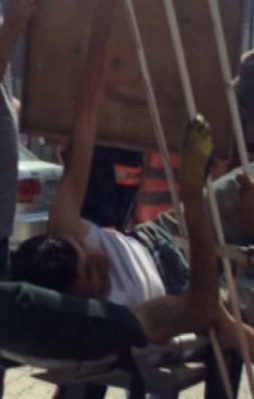 Kolunda demirle 1 saat ambulans bekledi