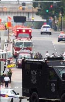 ABD'de donanma binasında saldırı paniği