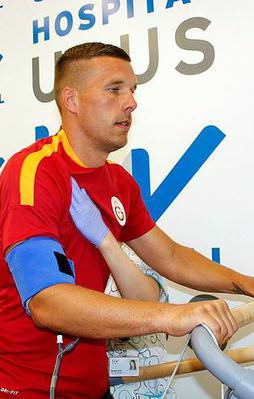 Podolski imzayı attı