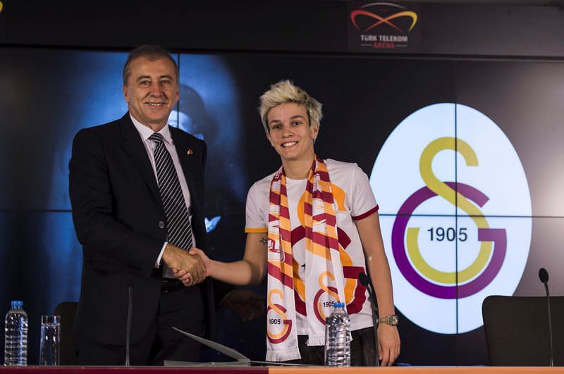 Işıl Alben resmen yuvaya döndü