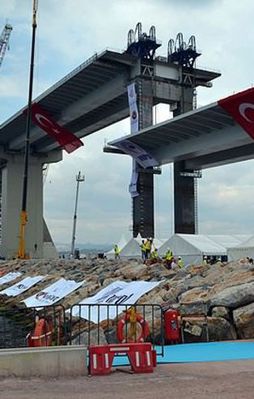 Mega projenin en ağır parçası yerleştiriliyor