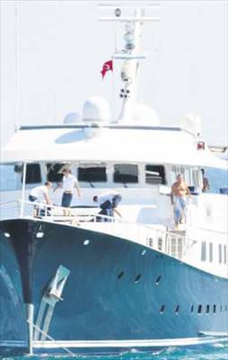 Ayağı yere değmedi