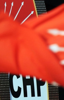 CHP'nin kedisinden şok Baykal tweeti
