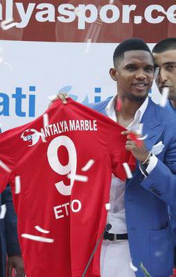 Eto'o imzayı attı!