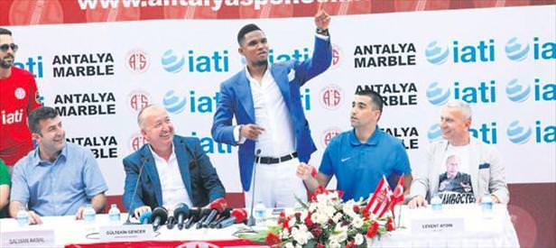 Samuel Eto’o Antalyaspor’a imzayı attı!