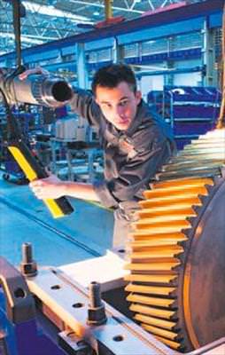 Sanayi üretimi yüzde 2.4 arttı