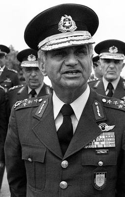 Tahsin Şahinkaya hayatını kaybetti