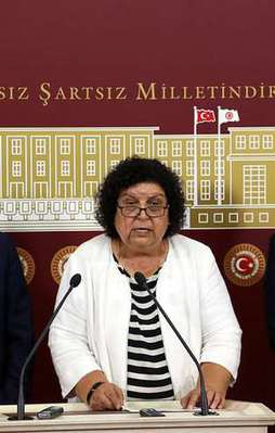 CHP'li vekil gözyaşlarını tutamadı
