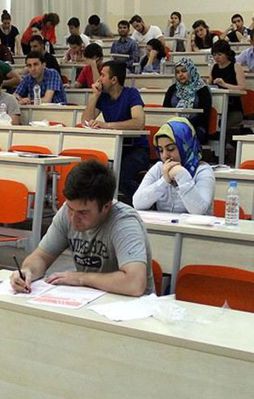 Öğretmen adaylarının alan sınavı yapıldı