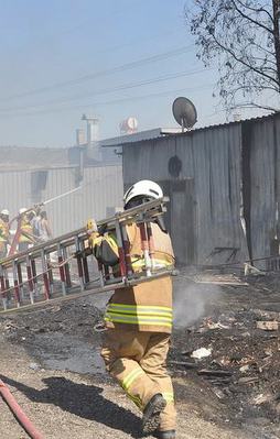 İzmir'de sanayi sitesinde yangın