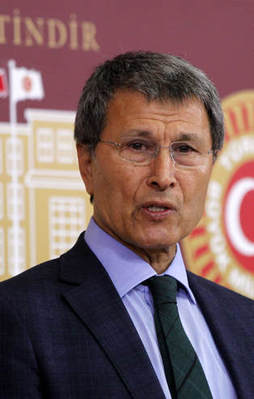 MHP'de Halaçoğlu depremi