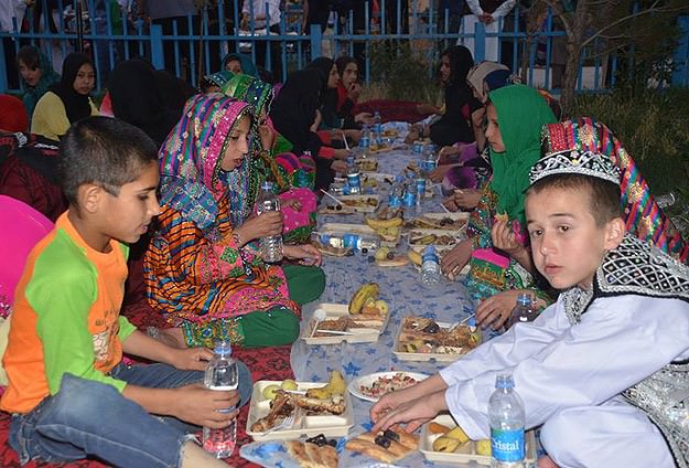 TİKA Afganistan'da yetimlere iftar verdi