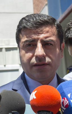Demirtaş: HDP olarak PKK'ya silah bıraktıramayız