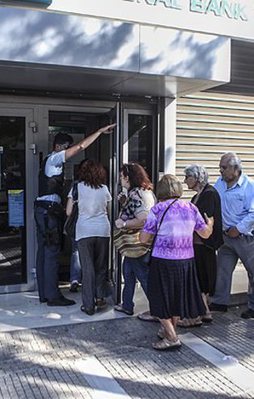 Komşuda bankalar hala kapalı