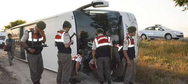 Niğde’de otobüs devrildi: 25 yaralı