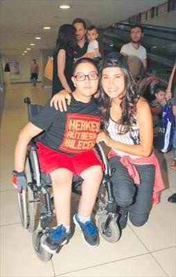 Serenay'a sevgi seli