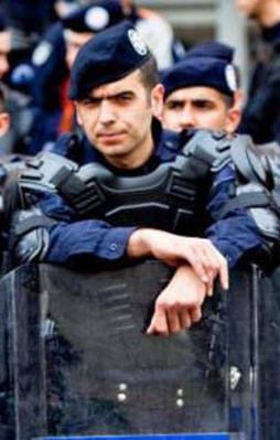 Polislere 6 yıl mecburi hizmet şartı