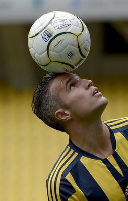 Van Persie formayı giydi imzayı attı!