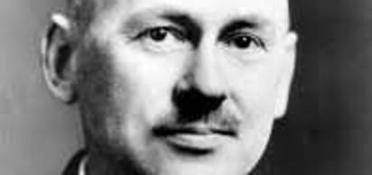 Robert H. Goddard ilk sıvı yakıtlı roketi fırlattı.
