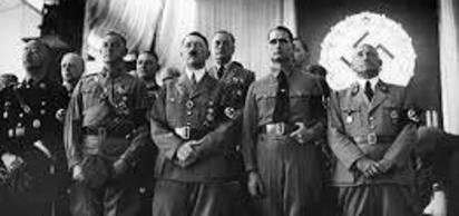Adolf Hitler, Versay Antlaşması'nı iptal ettiğini açıkladı.