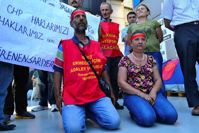 CHP önünde açlık grevine başladılar