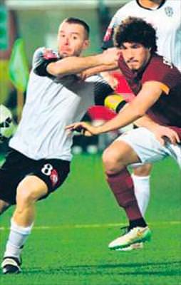 Salih Uçan'lı Roma Real'i 'tuş' etti