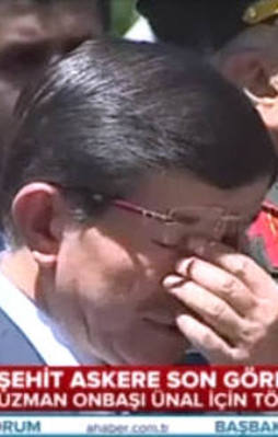 Davutoğlu cenazede ağladı