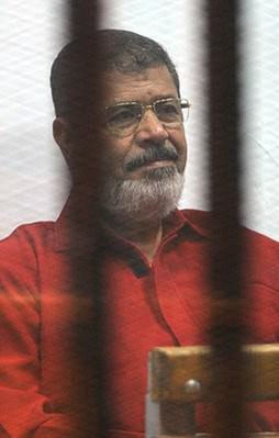 Mursi'nin duruşması ertelendi