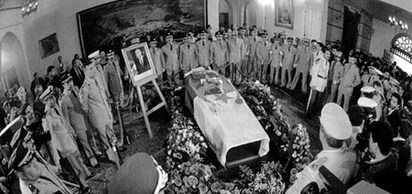 Sovyet tankları Berlin'e girdi. Sovyet askerleri şansölyelik binasının kapılarını zorlarken, Nazi lideri Adolf Hitler, tabancayla intihar etti.