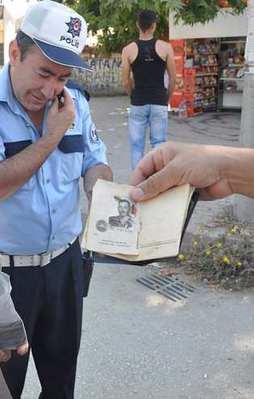 Polisi şaşkına çeviren ehliyet
