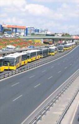 Metrobüs yolu yenileniyor