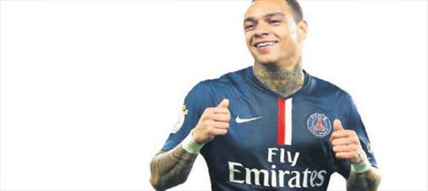 Telles gidiyor hedef Van Der Wiel