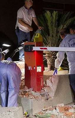 AK Parti binası önünde patlama