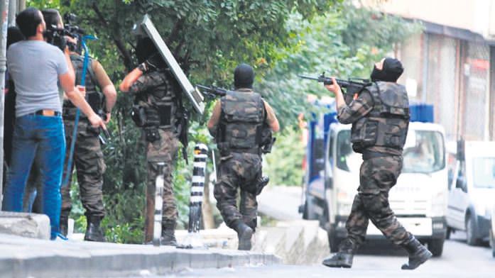 10 bin polisle örgüt yuvalarına baskın