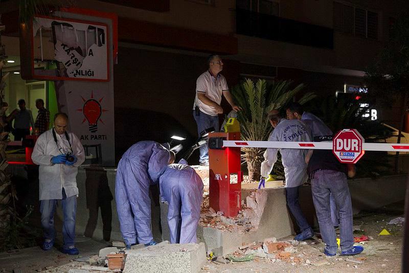 AK Parti binası önünde patlama