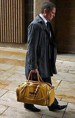 Gittiği yere cesetleri götürdü