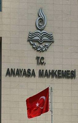 Öğretmenler AYM'ye tepkili