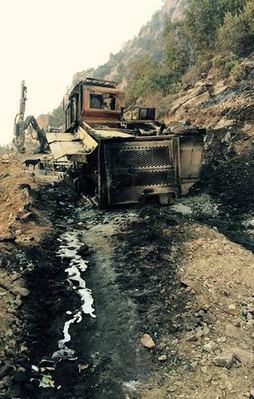 Teröristler baraj inşaatındaki iş makinelerini yaktı