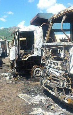 Kars'ta teröristler iş makinesi yaktı