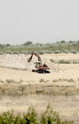 DAEŞ Cerablus'ta yeni hendekler kazıyor