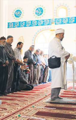 Kalbini çantada taşıyor